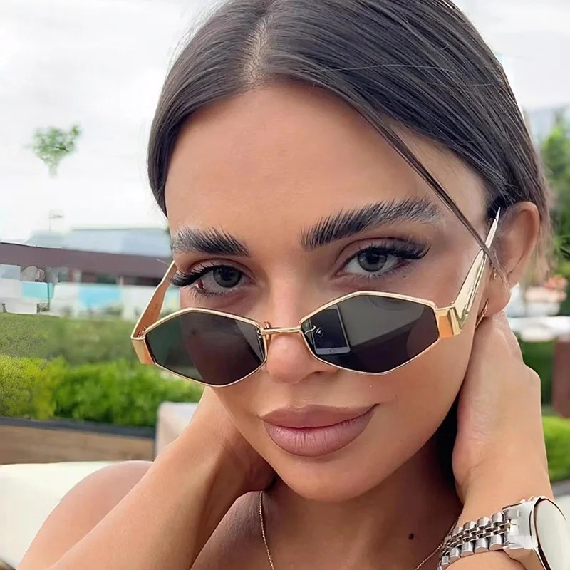 Occhiali da sole da donna con  - Designer Sunglasses recensione e prezzo