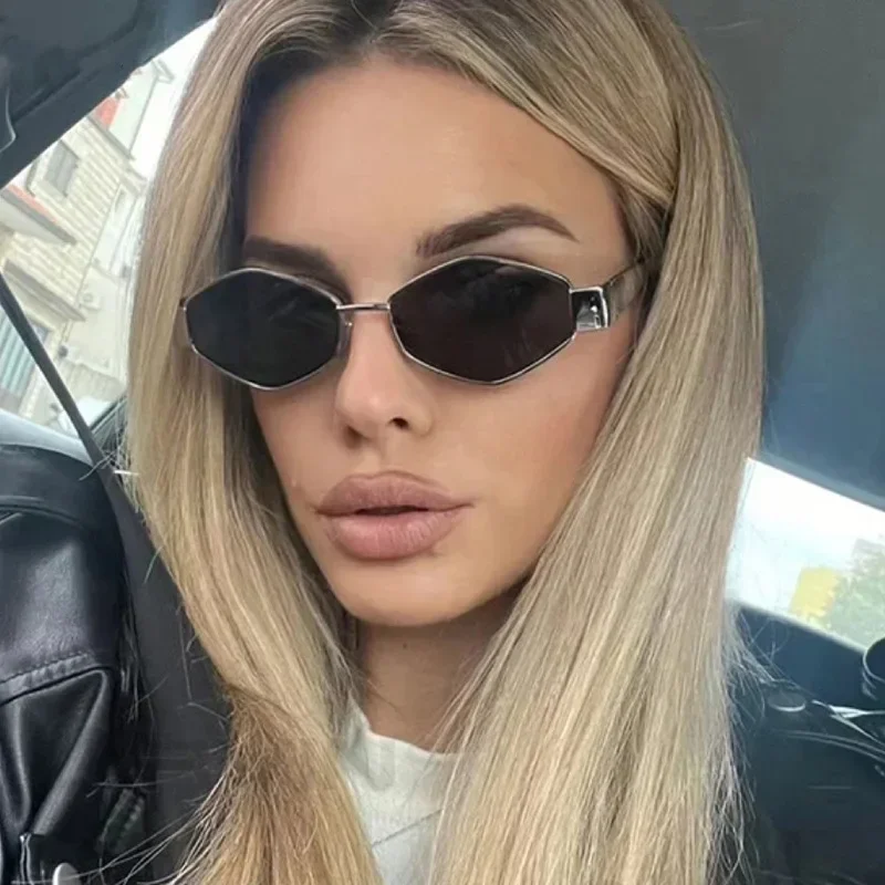 Occhiali da sole da donna con  - Designer Sunglasses recensione e prezzo